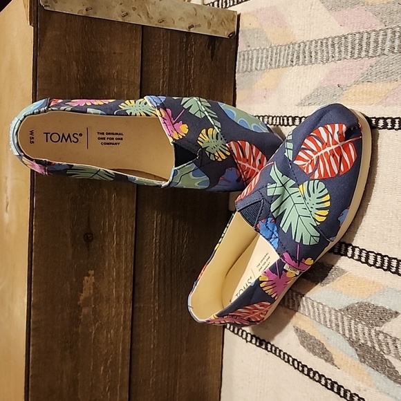 Toms NWOB - Picture 2 of 5